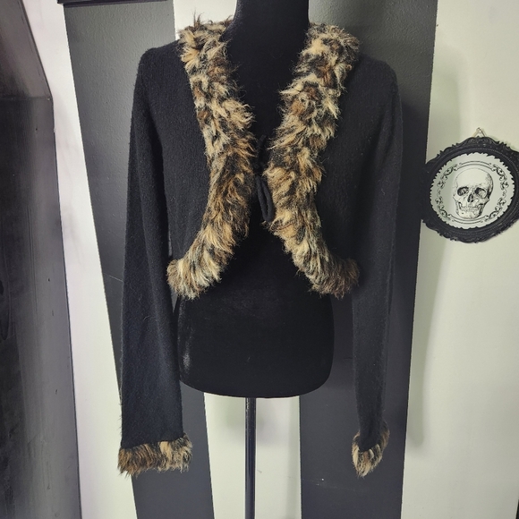 Morbid threads bolero fuax fur - Picture 2 of 7